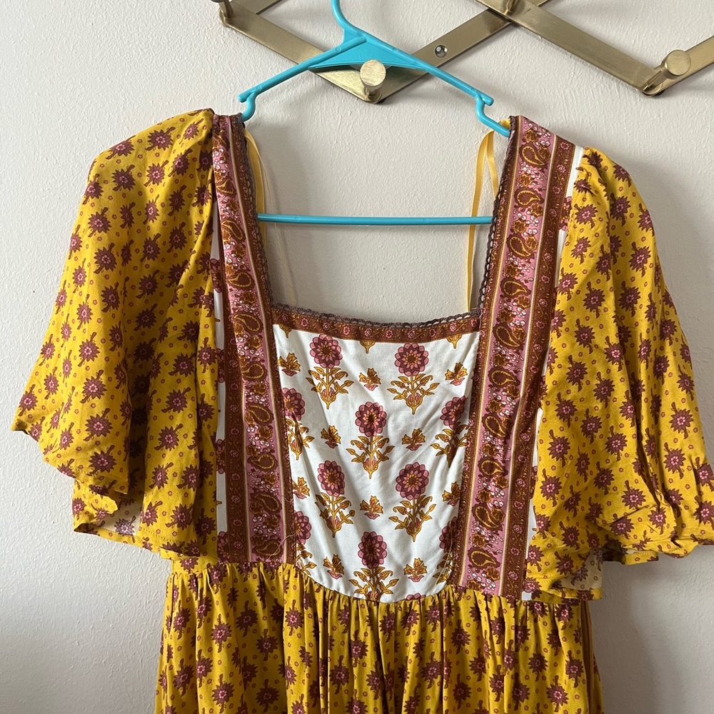 Bohme boho style dress. Floral print with to oranges and reds. Long and flowy.